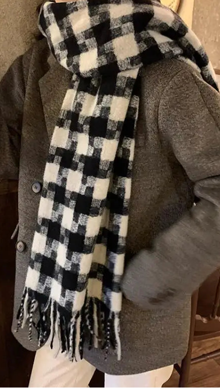 Fashionable Large Windproof Checkered Scarves