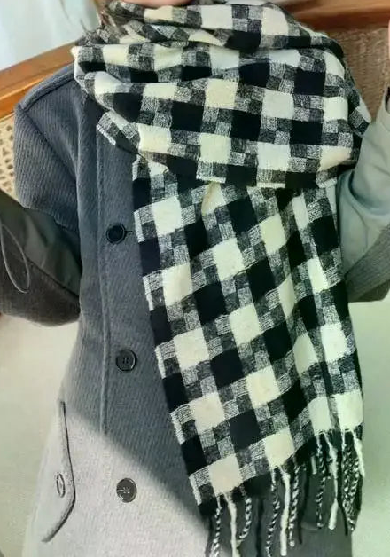 Fashionable Large Windproof Checkered Scarves
